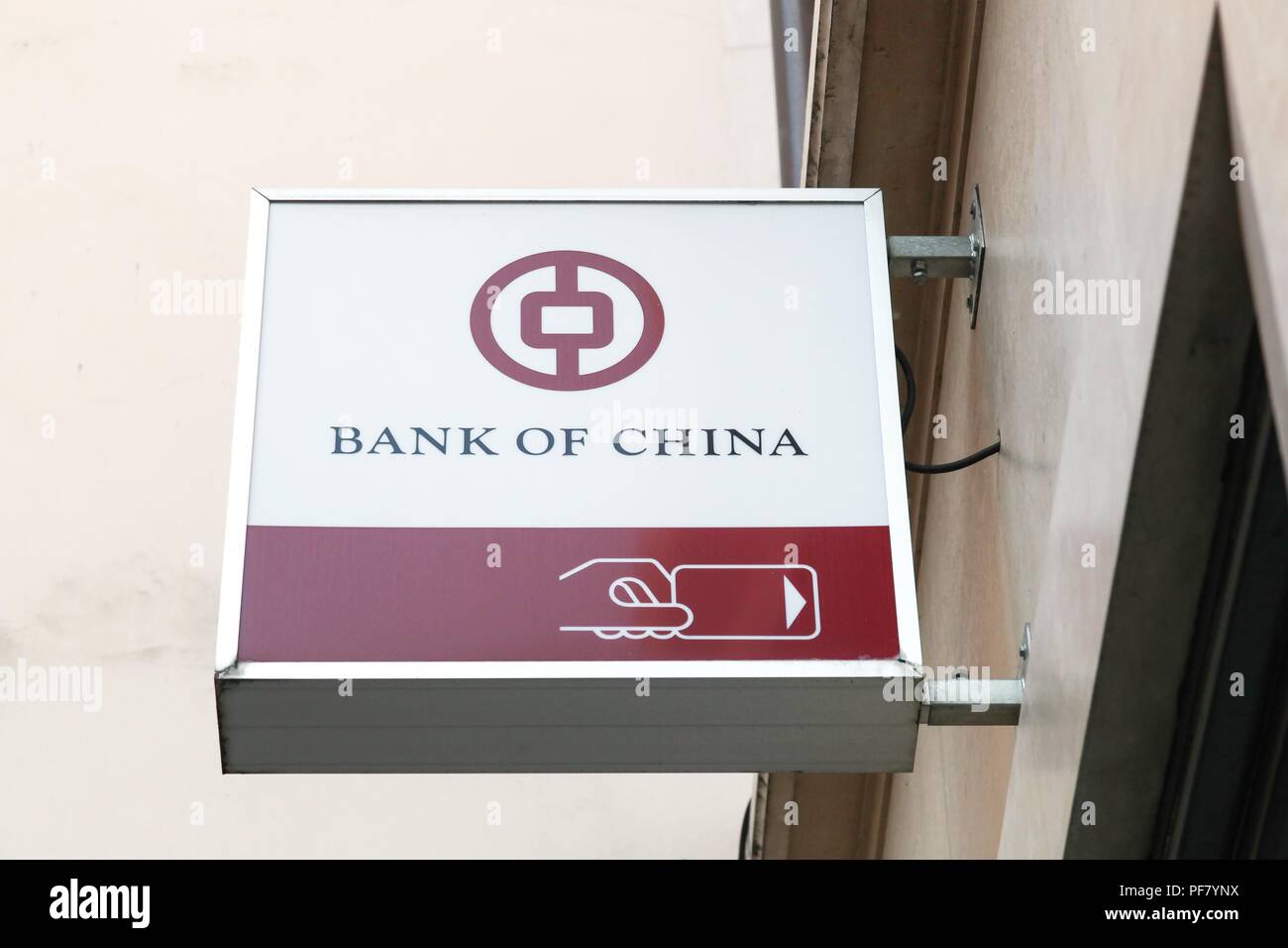 Lyon, Francia - 19 de julio de 2018: el logotipo del Banco de China en una pared. El Banco de China es uno de los cuatro mayores bancos comerciales de propiedad estatal en China Foto de stock