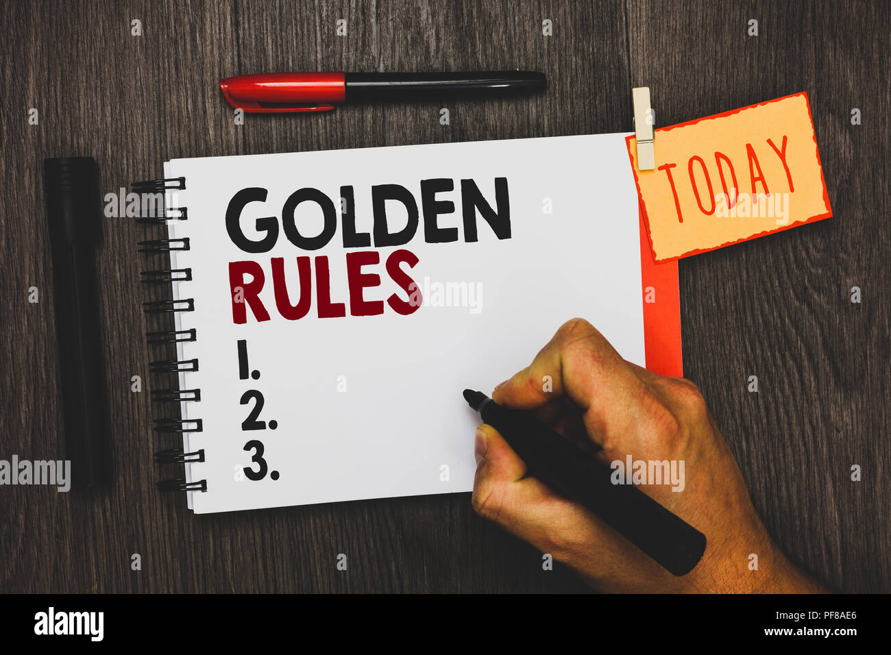 Signo de texto Mostrar reglas de oro Foto conceptual principio básico que debe seguirse