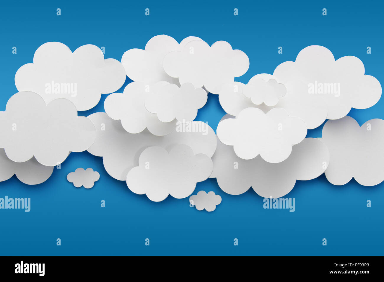 Nubes papel Fotografía de stock - Alamy
