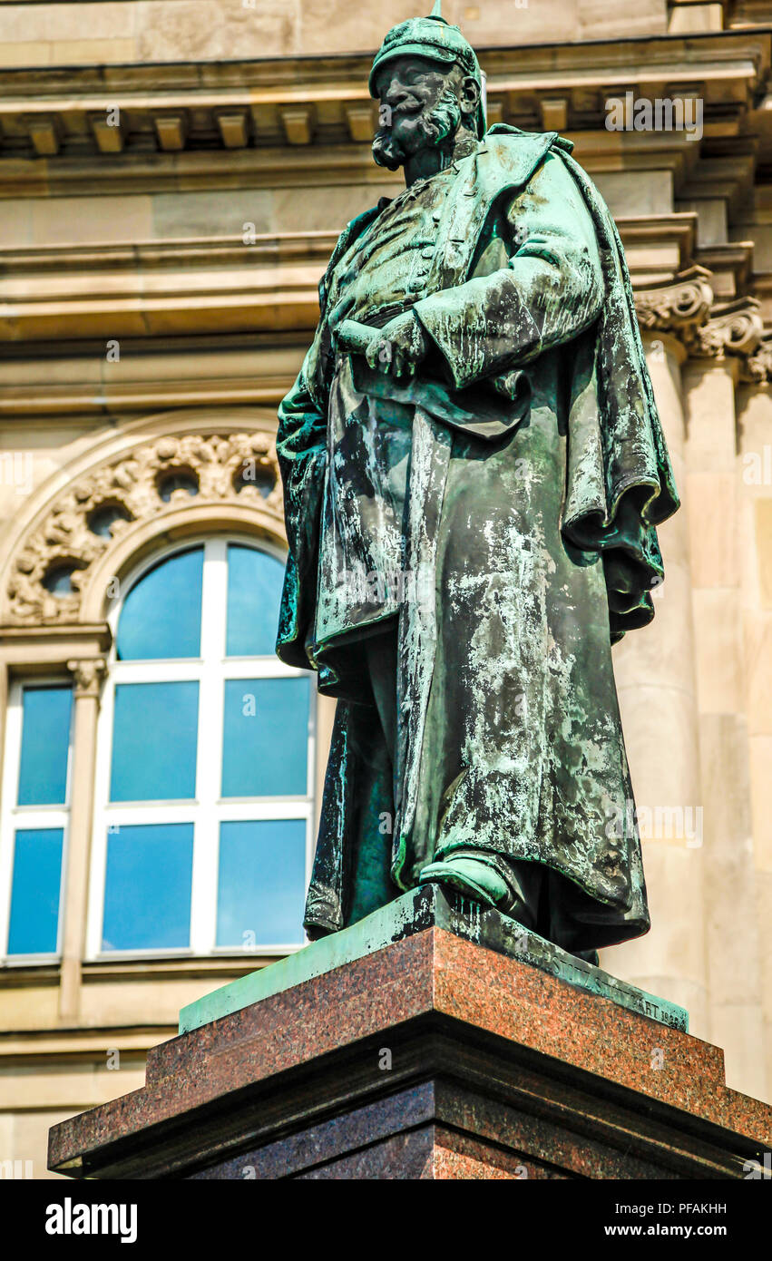 Espectacular estatua de bronce de Guillermo I en Ulm, Alemania Foto de stock