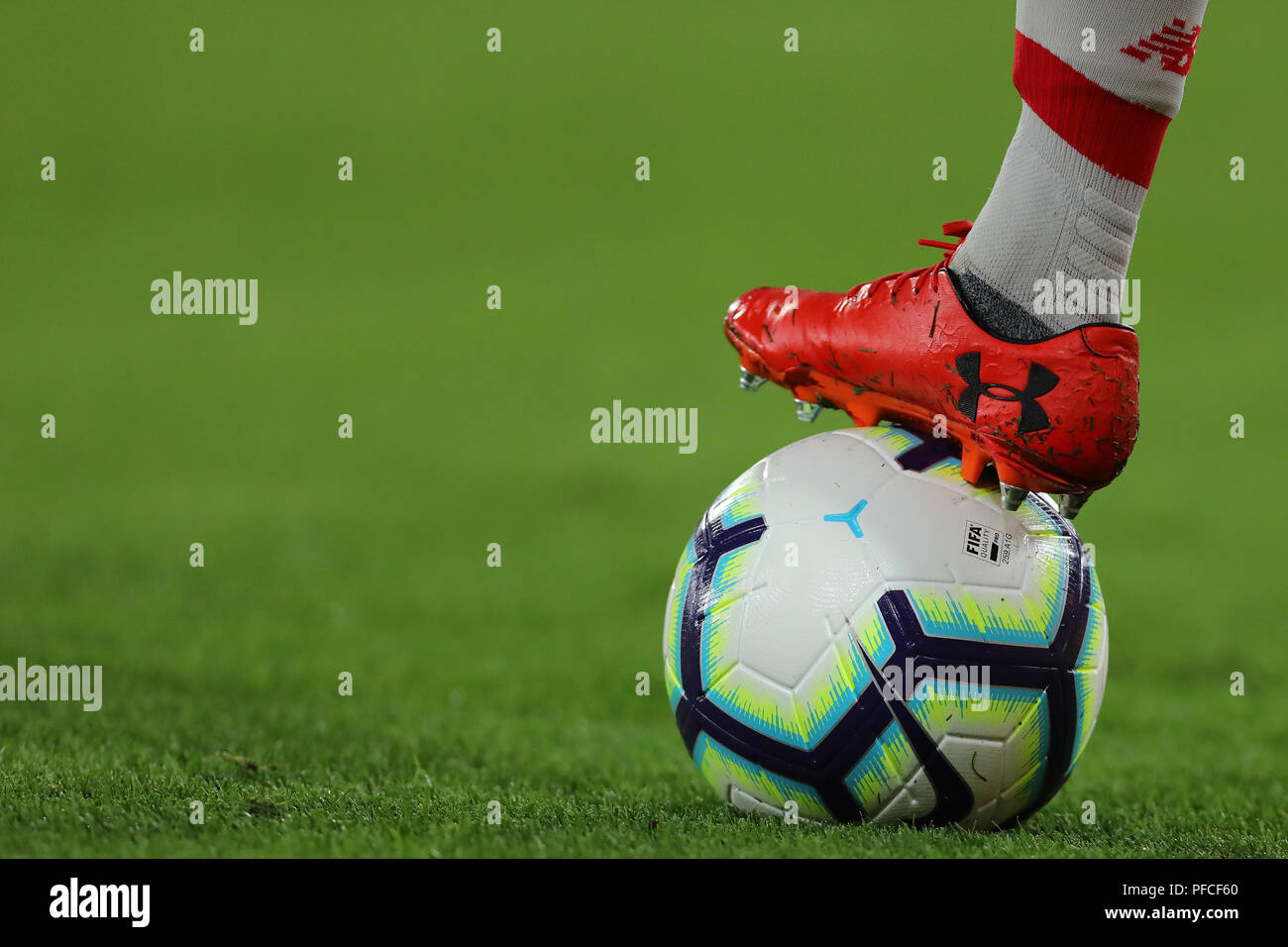 Nike premier league football 2018 fotografías e imágenes de - Alamy