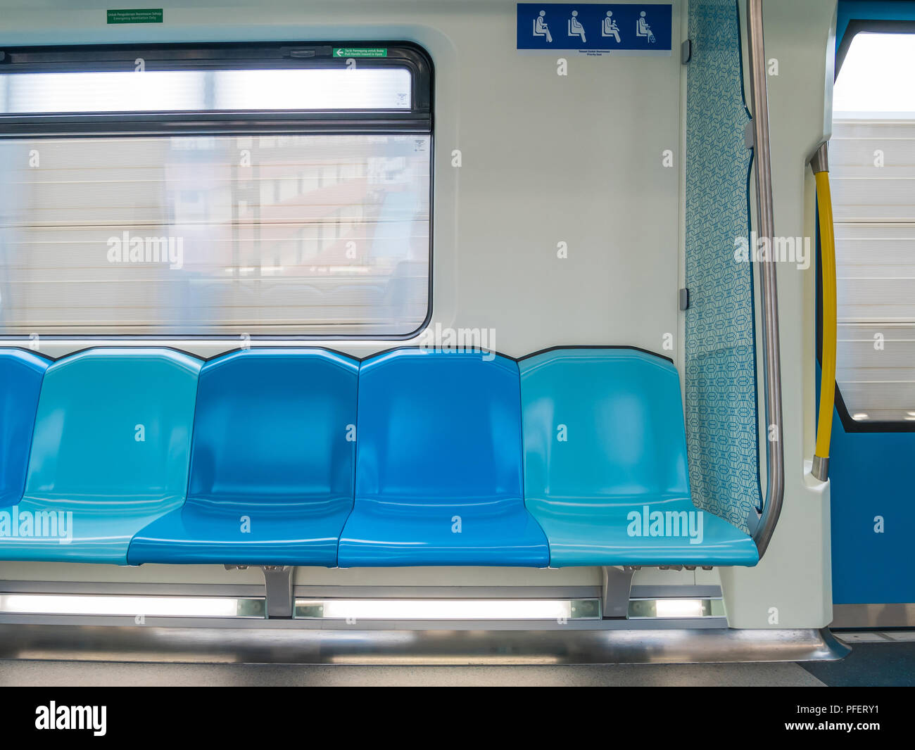 Malasia MRT (Mass Rapid Transit) asientos de prioridad. Foto de stock