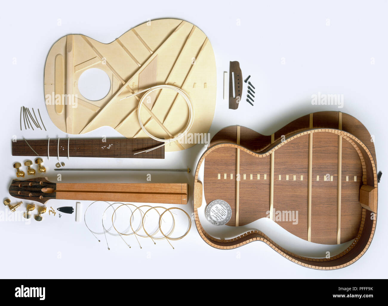 Partes de una guitarra acústica Fotografía de stock - Alamy