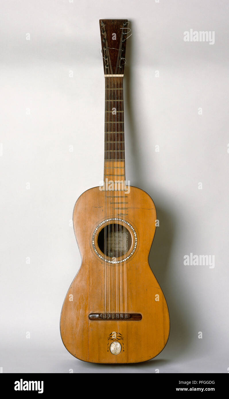 6-curso de guitarra española, hecha por páginas, c. 1804, vista frontal  Fotografía de stock - Alamy