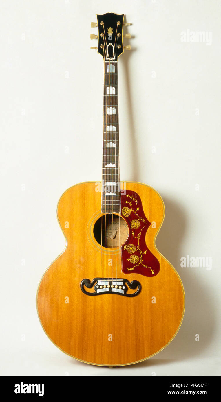 Gibson J200, guitarra acústica, 1952, vista frontal Fotografía de stock -  Alamy