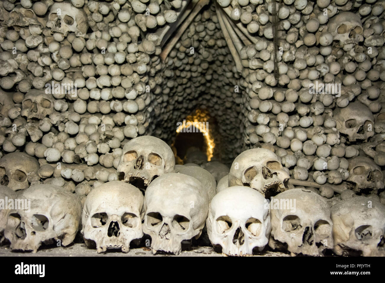 Kutná Hora Iglesia de huesos Osario Sedlec Praga República Checa Fotografía de stock - Alamy Kutná Hora Iglesia de huesos Osario Sedlec Praga República Checa Fotografía de stock - Alamy