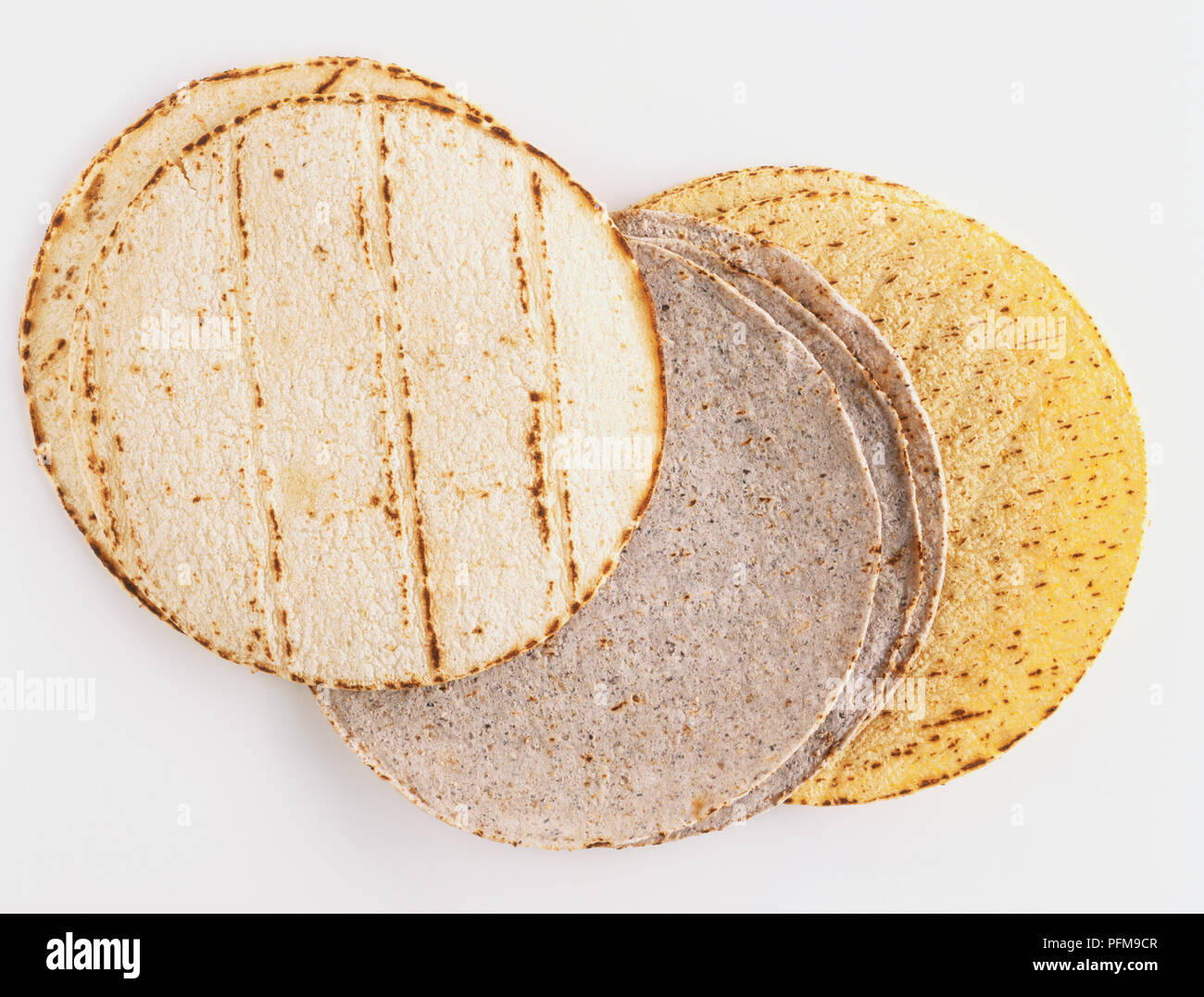 Tres tipos de tortillas de maíz, de cerca. Foto de stock