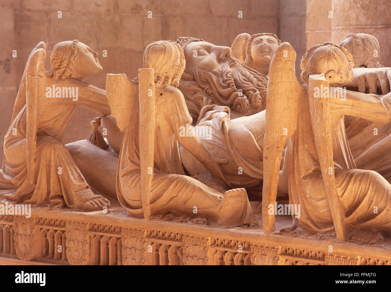 Portugal, Alcobaca, las tumbas de Pedro I e Inés de Castro en la