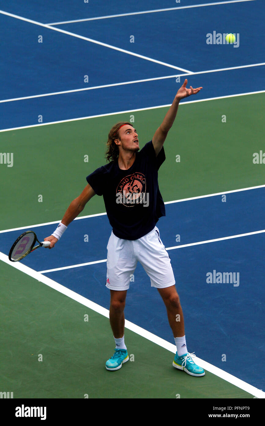 New York, N.Y, el 22 de agosto de 2018, el US Open de Tenis - Práctica: Stefanos Tsitsipas de Grecia practicando en el Billie Jean King National Tennis Center en Flushing Meadows, en Nueva York, como jugadores preparados para el Open de Estados Unidos, que comienza el próximo lunes. Crédito: Adam Stoltman/Alamy Live News Foto de stock
