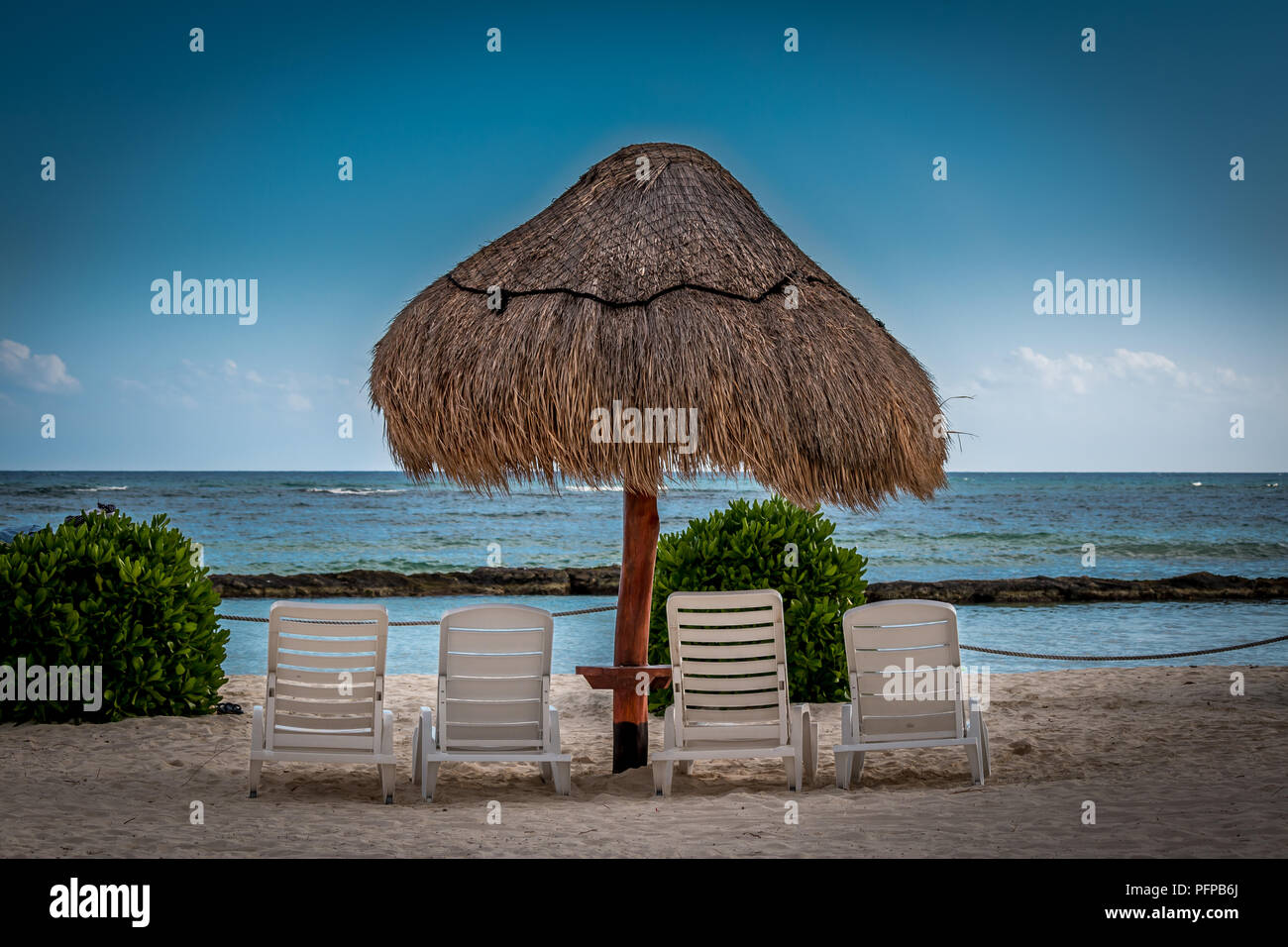 Villas del mar fotografías e imágenes de alta resolución - Alamy