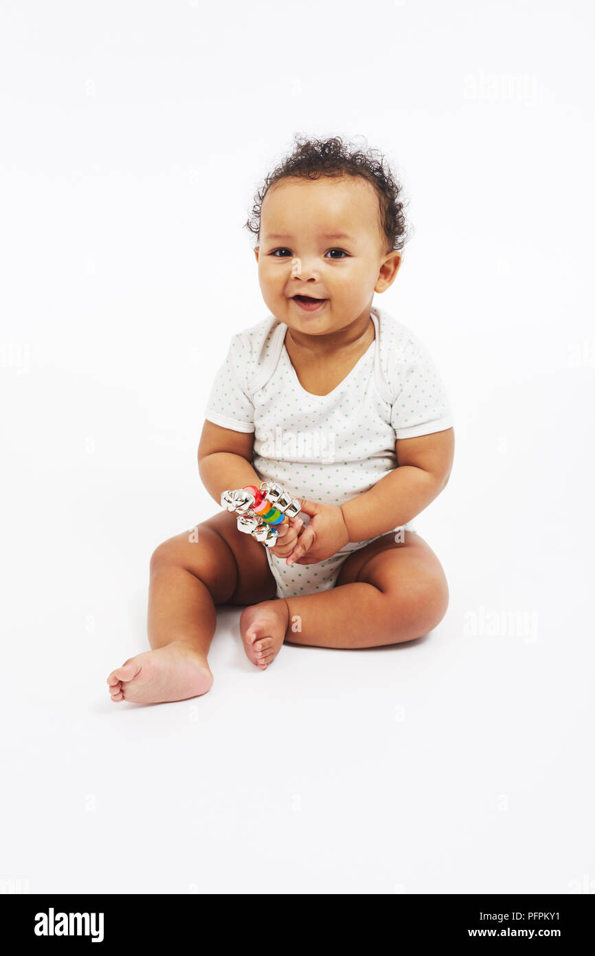 Pelo rizado marrón bebé fotografías e imágenes de alta resolución - Alamy