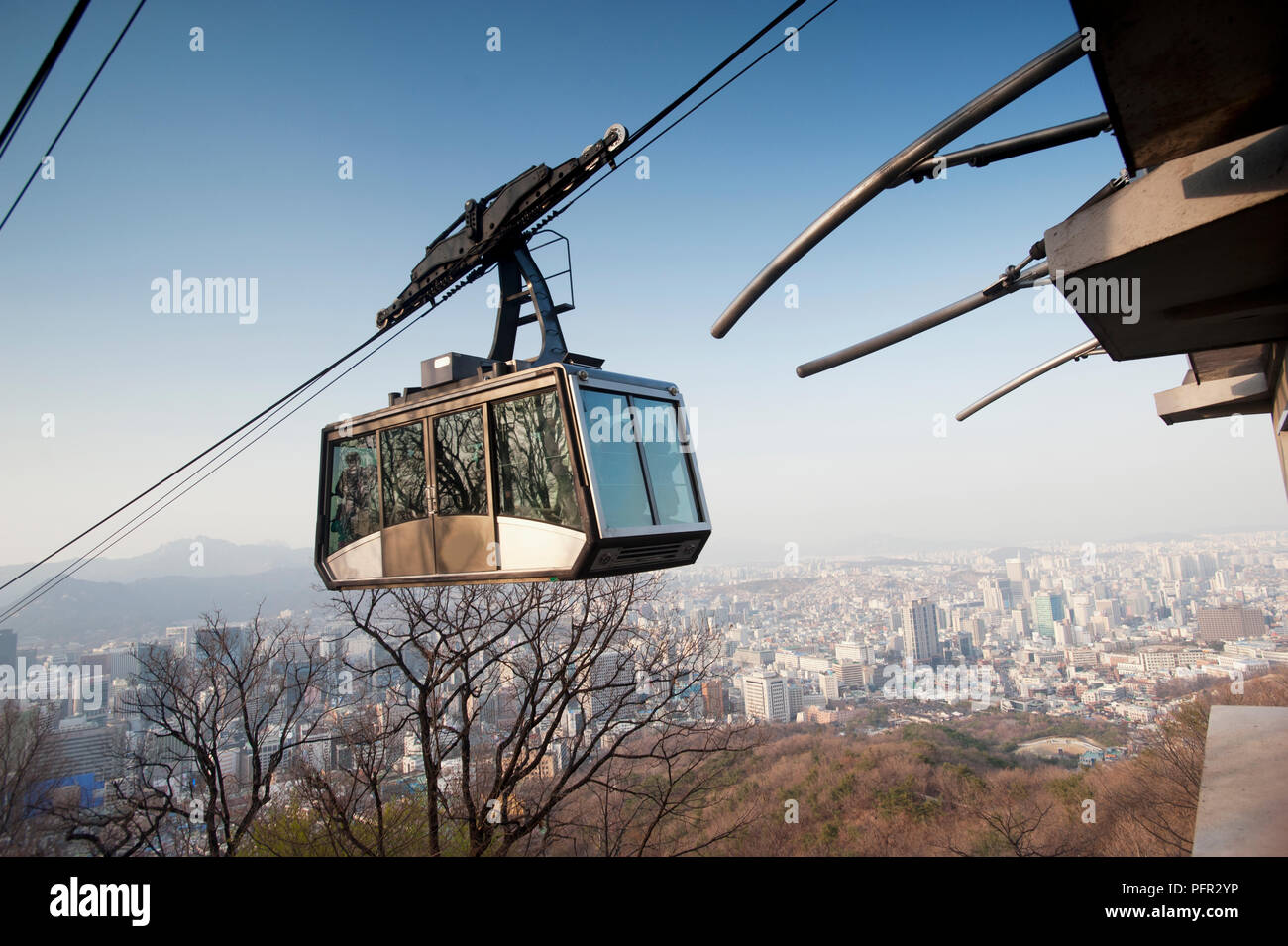 Namsan n seoul tower and cable car fotografías e imágenes de alta  resolución - Alamy
