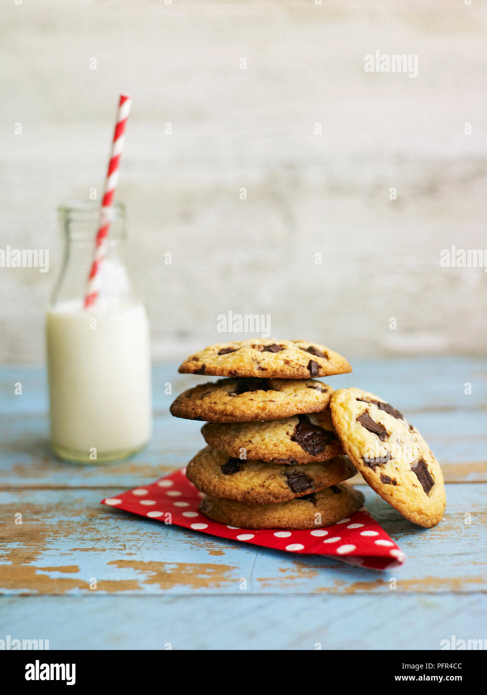 Las galletas con trocitos de chocolate o galletas Foto de stock