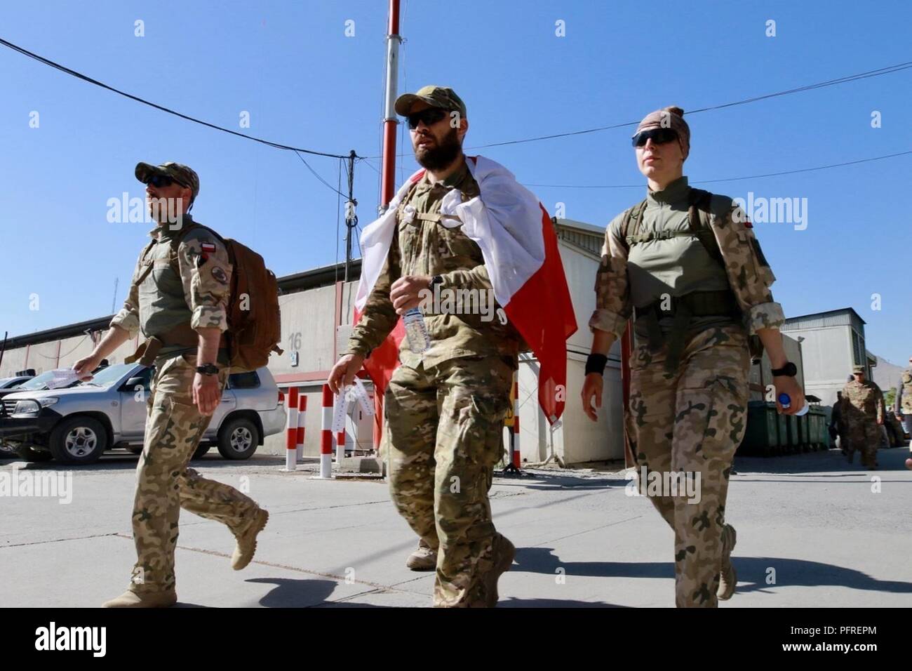 KABUL, Afganistán (Mayo 27, 2018) - Más de 220 Apoyo decidido los miembros realizaron una marcha de 25 kilómetros, conocido como el contingente danés (DANCON) Marzo en apoyo de los veteranos daneses. La marcha ha sido una tradición en la defensa de Dinamarca desde 1972, cuando el Ejército Real Danés fue desplegada en Chipre. Foto de stock