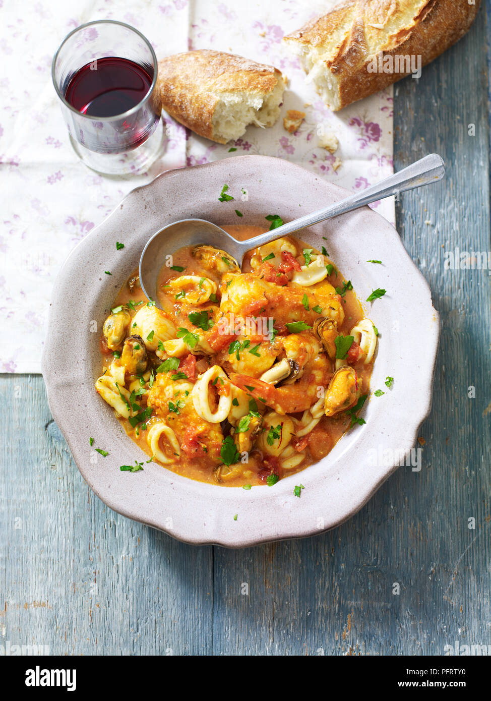 La zarzuela catalana, guiso de pescado Fotografía de stock - Alamy