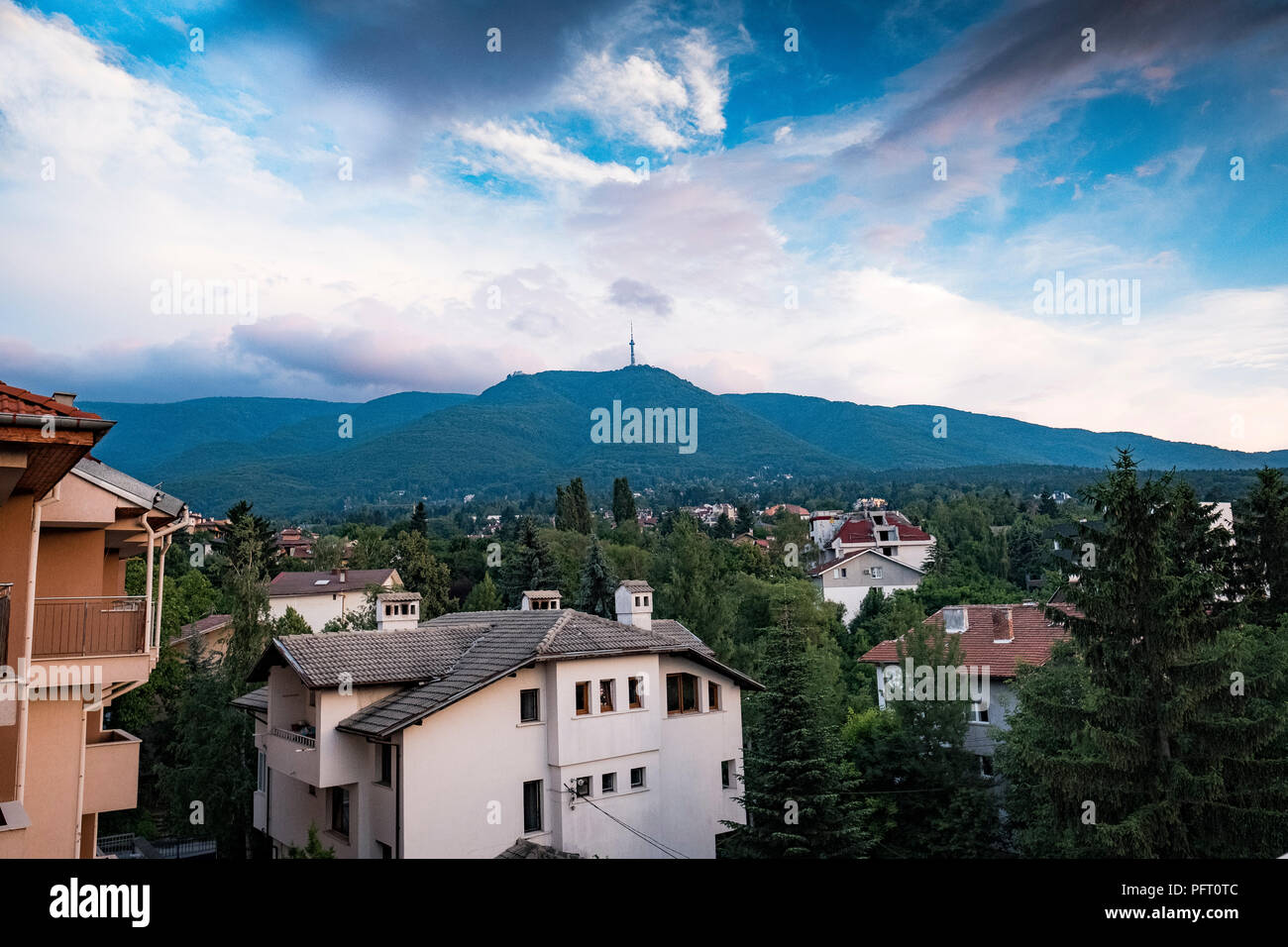 Blick zum Funkturm von Sofía, Bulgarien Foto de stock