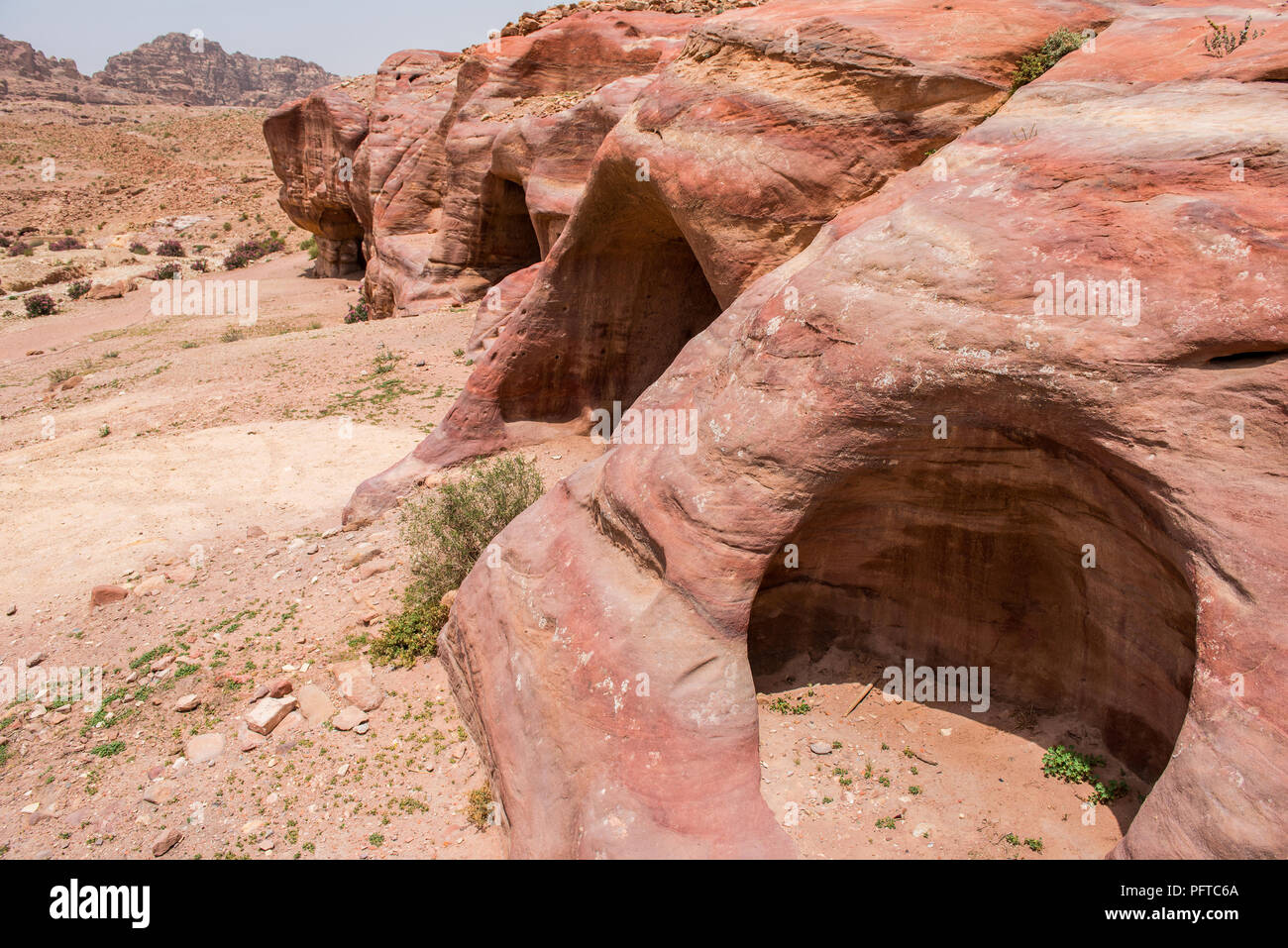 Nabateo tumbas en la antigua ciudad de Petra, Jordania Foto de stock