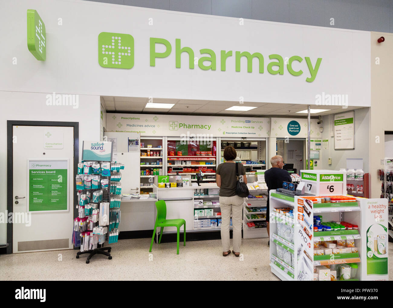 Farmacia, supermercado Asda Asda Asda, Bury St Edmunds, Suffolk UK Foto de stock