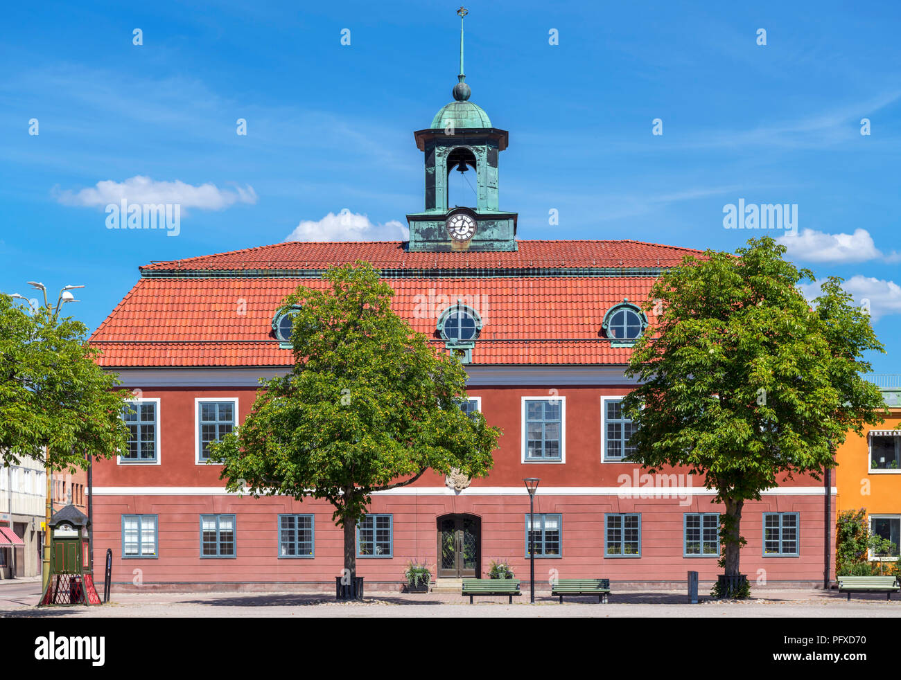 Ayuntamiento en la plaza principal (Stora Torget), Sala, Västmanland, Suecia Foto de stock