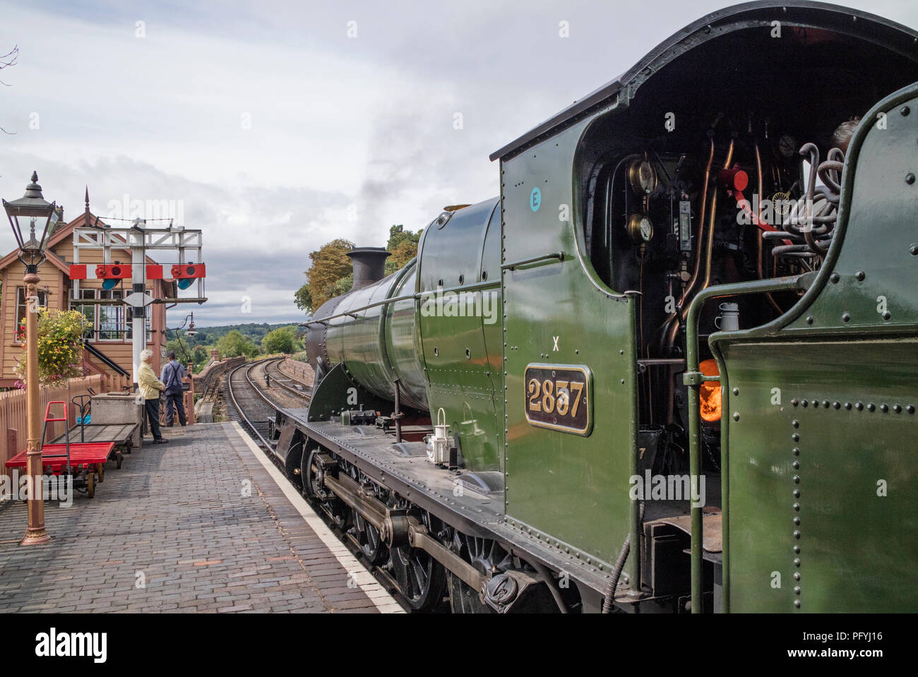 Un tren de vapor a la estación Bewdley en el Severn Valley Railway, Bewdley, Worcestershire, Inglaterra, Reino Unido. Foto de stock