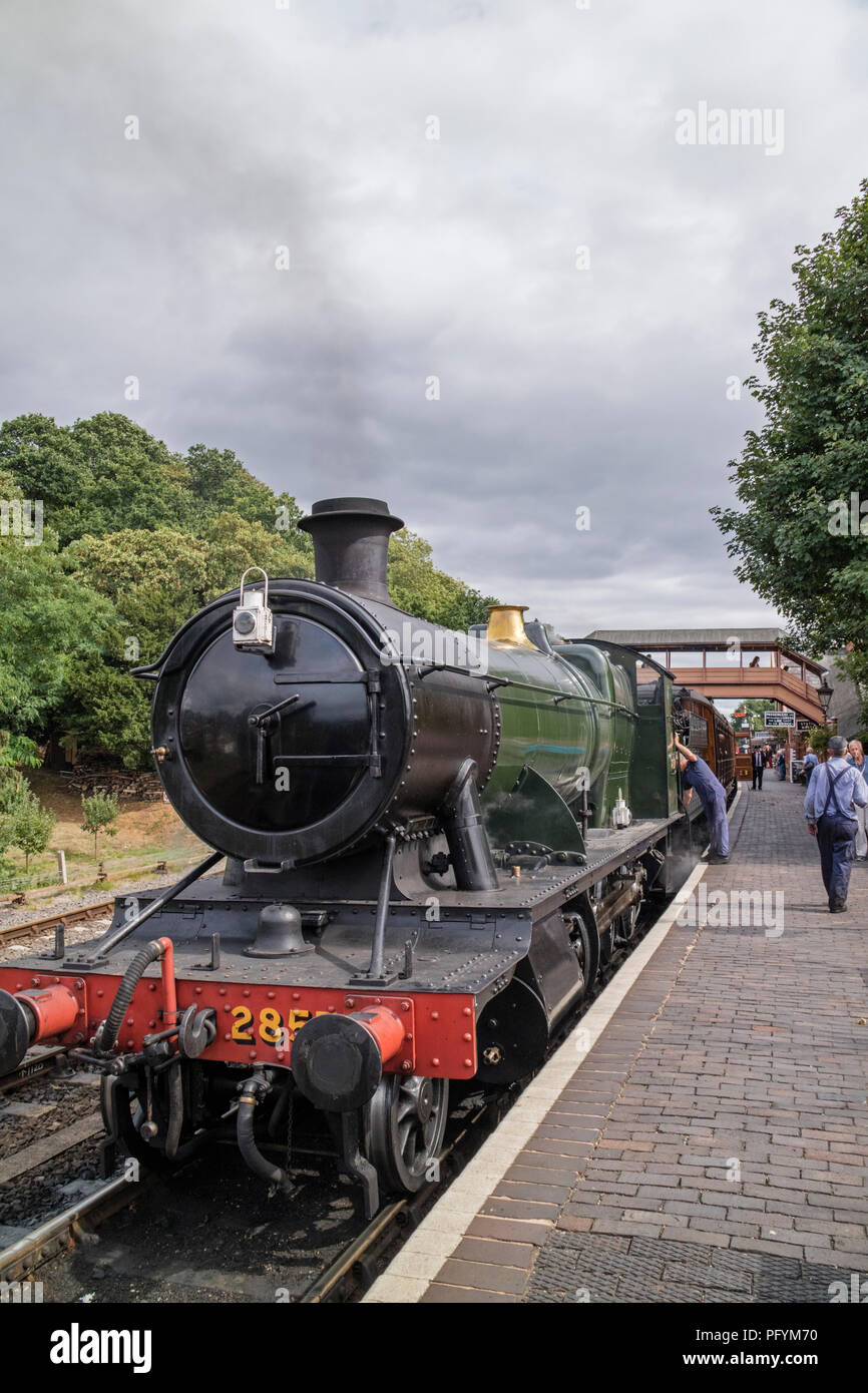 Un tren de vapor a la estación Bewdley en el Severn Valley Railway, Bewdley, Worcestershire, Inglaterra, Reino Unido. Foto de stock