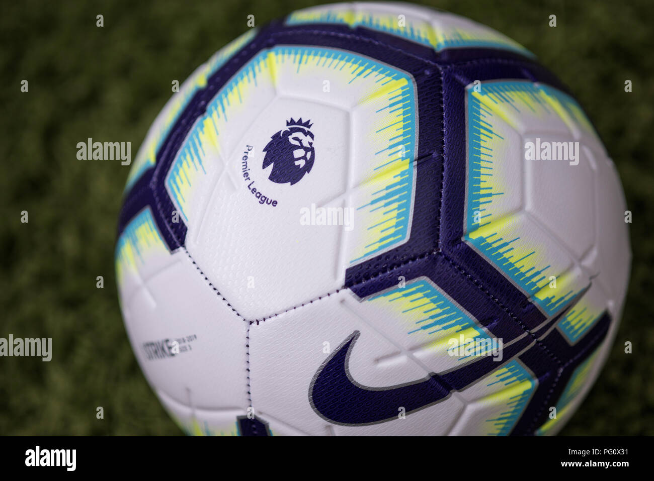 Merlin Nike pelota para la temporada 2018/19 de la Premier League  Fotografía de stock - Alamy