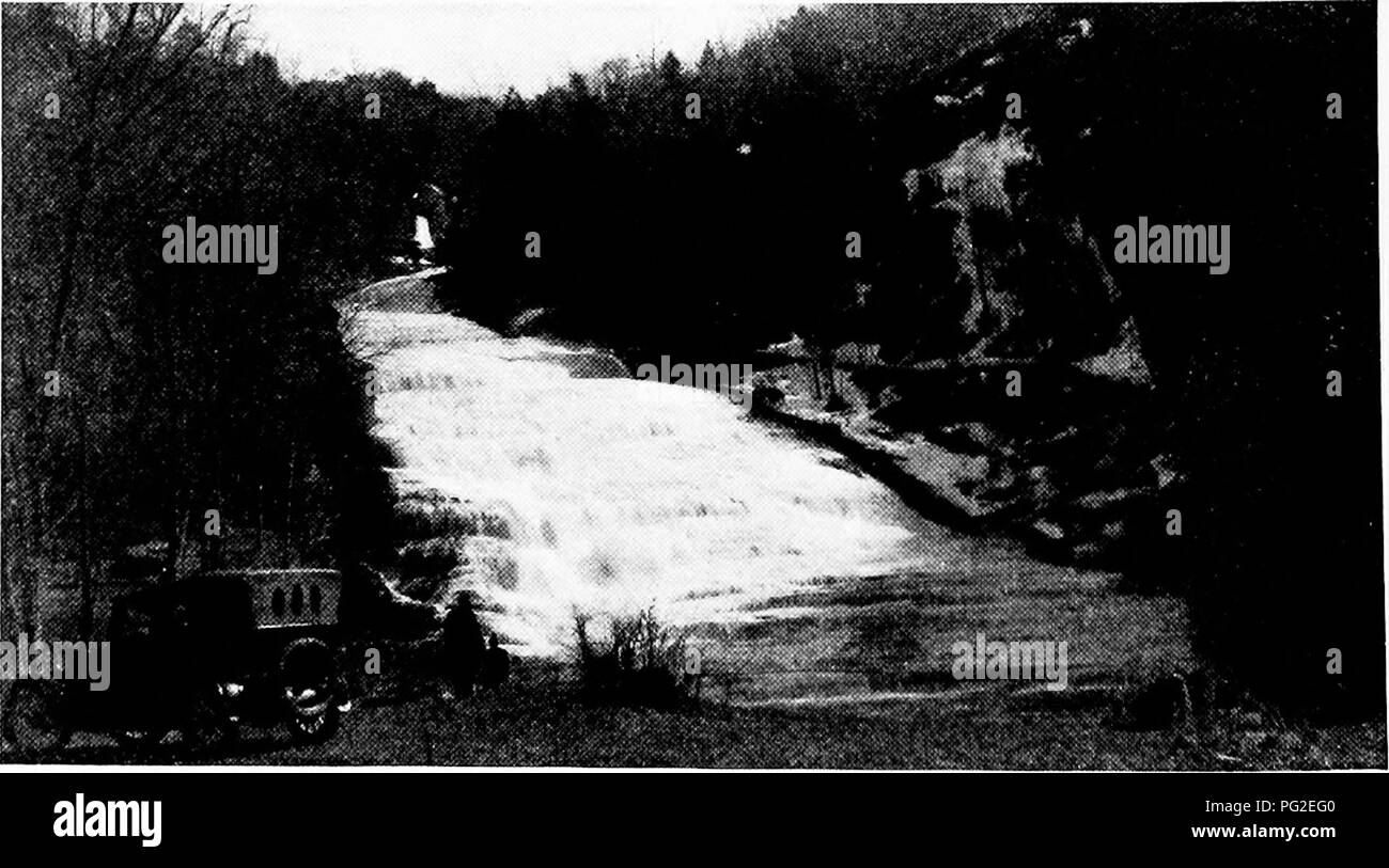 . Un parque estatal plan para Nueva York, con una propuesta para la nueva emisión de bonos de estacionamiento. Parques. LOWER FALLS-ENFIELD FALLS^ Estado , Reserva de mazada GLEN, cerca de ITHACA se une a la autopista estatal. Hay una piscina natural que puede ser muy agrandado si el Estado asume la propiedad. Uno de los más bellos sitios para acampar en el Finger Lakes Eegion se encuentra a los pies de Buttermilk Falls. Fillmore cuna y Glen Millard Fillmore, 13º Presidente de los Estados Unidos, nació en el Finger Lakes Eegion cerca de la aldea de Mo- ravia. La mesa de la Finger Lakes Associatio Foto de stock