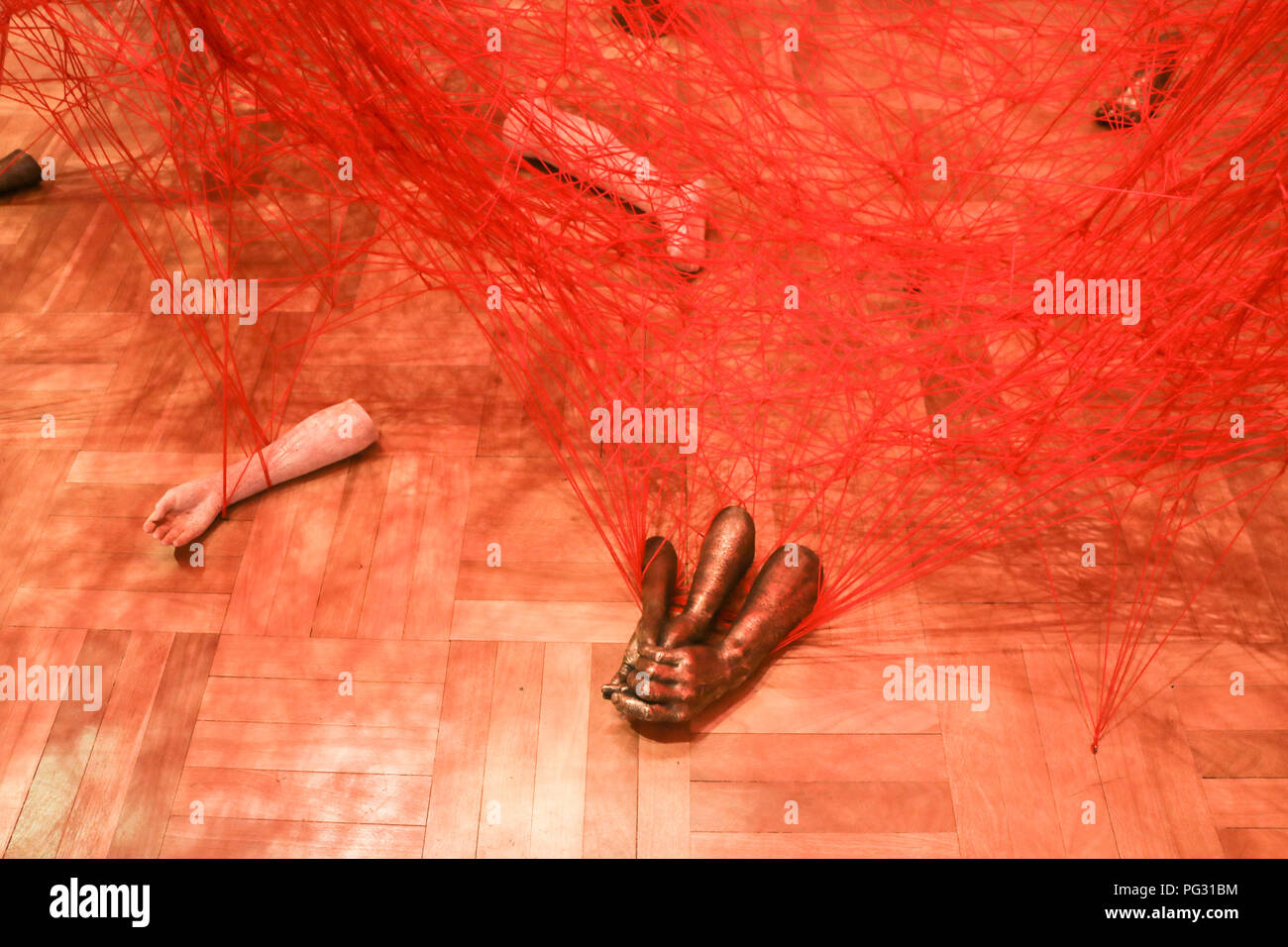 Chiharu Shiota Ausencia Encarnada Imágenes De Stock