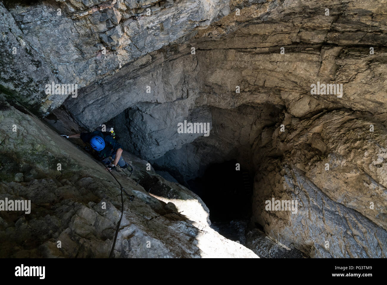 La escalada en la vía ferrata, Leucurbad Gemmi-Daubenhorn, Suiza, Europa Foto de stock