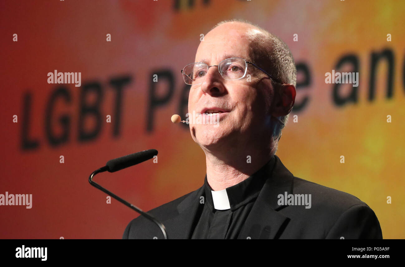 Sacerdote estadounidense James Martin hablando en el encuentro mundial de las familias en Dublín, sobre cómo la Iglesia Católica puede dar la bienvenida a los miembros de la comunidad LGBT Fotografía de Sacerdote estadounidense James Martin hablando en el encuentro mundial de las familias en Dublín, sobre cómo la Iglesia Católica puede dar la bienvenida a los miembros de la comunidad LGBT Fotografía de