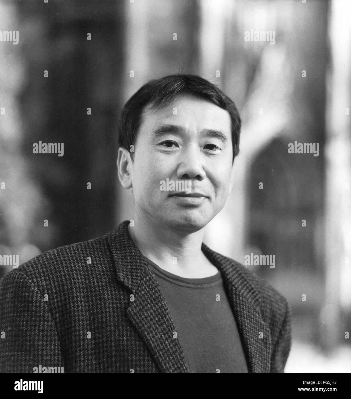 Haruki Murakami (nacido en 1949), escritor japonés Fotografía de stock -  Alamy