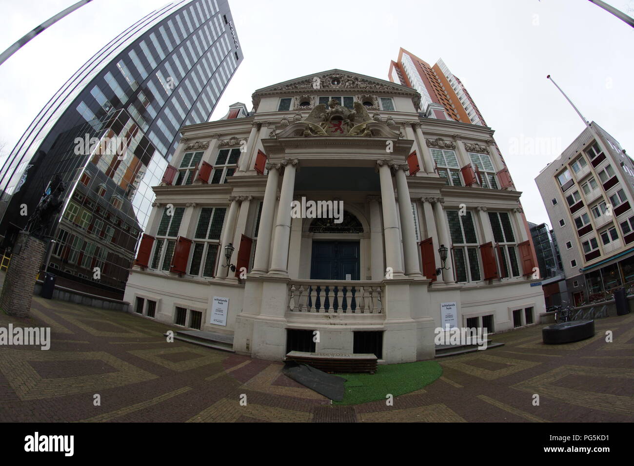 Impresionante Edificio Con Ojo De Pez En Rotterdam Fotografia De Stock Alamy