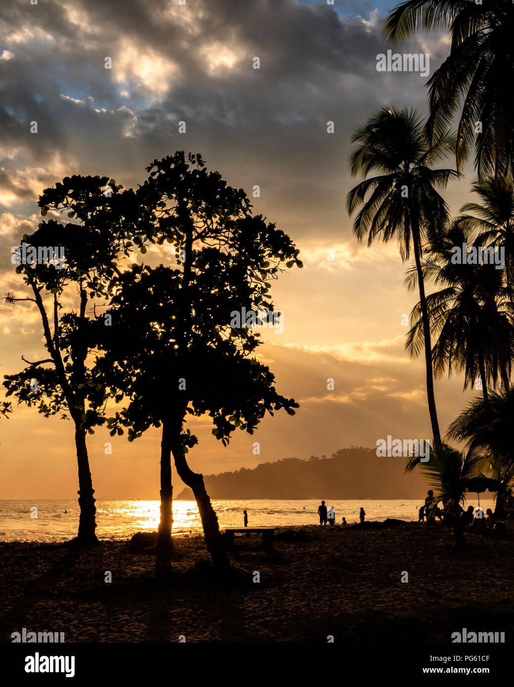 Playa, Parque Nacional Corcovado, Península de Osa, Costa Rica. Foto de stock