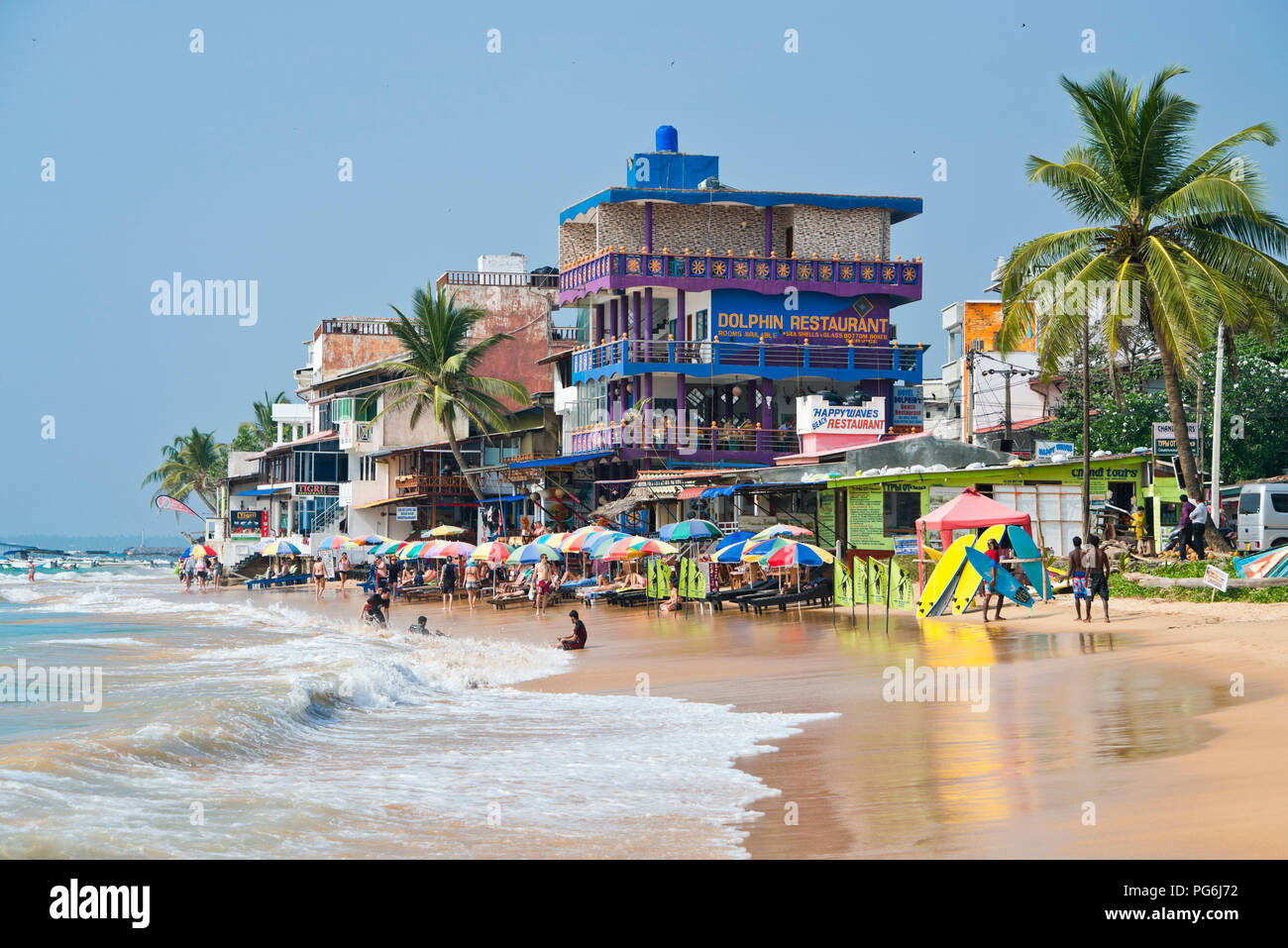 Vista horizontal de la playa, Hikkaduwa, Sri Lanka. Foto de stock