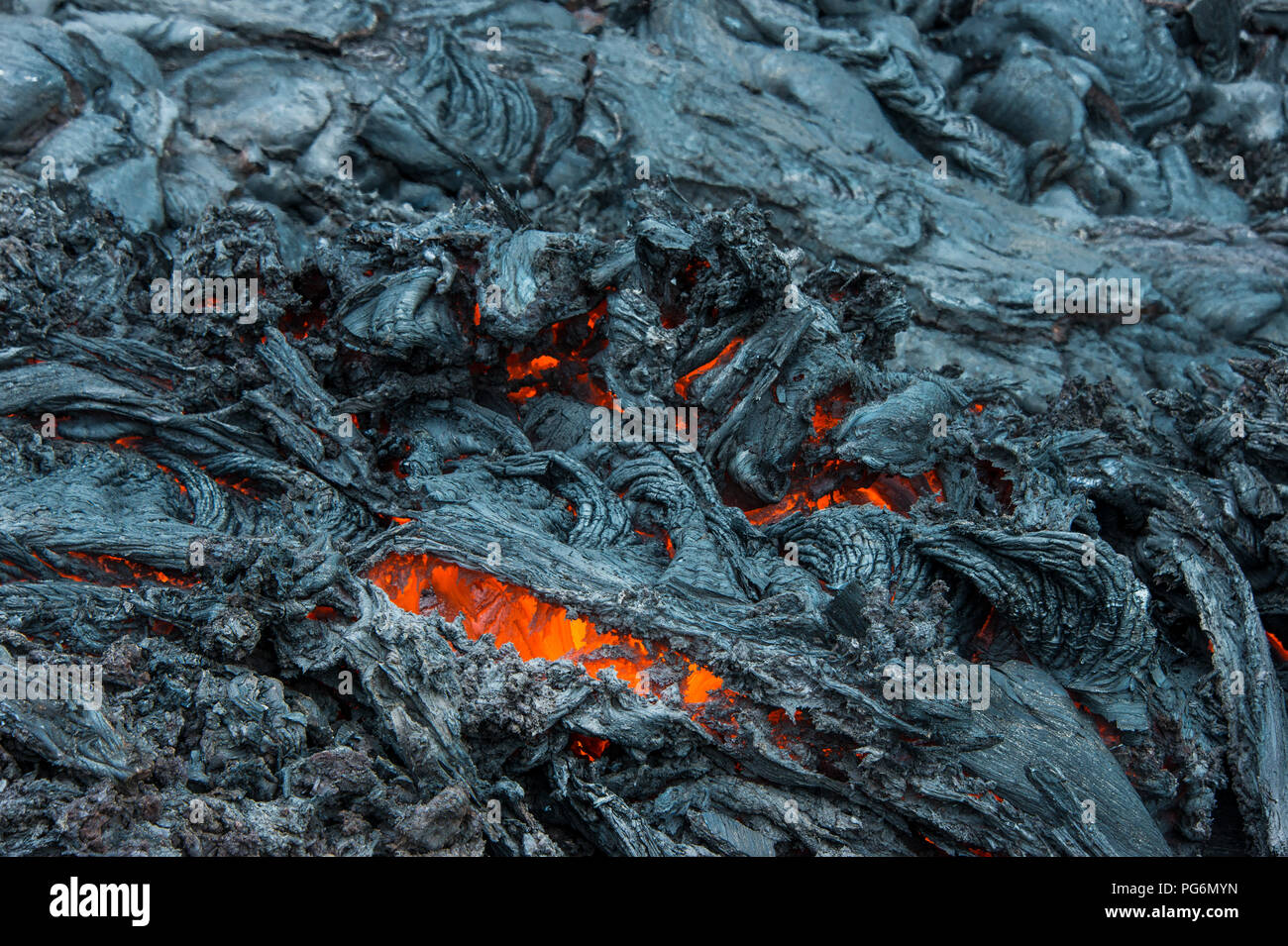 Activo corriente de lava, el volcán Tolbachik, Kamchatka, Rusia Foto de stock
