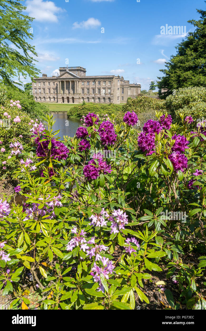 Casa de Lyme en Lyme Park Cheshire en sol de primavera Foto de stock