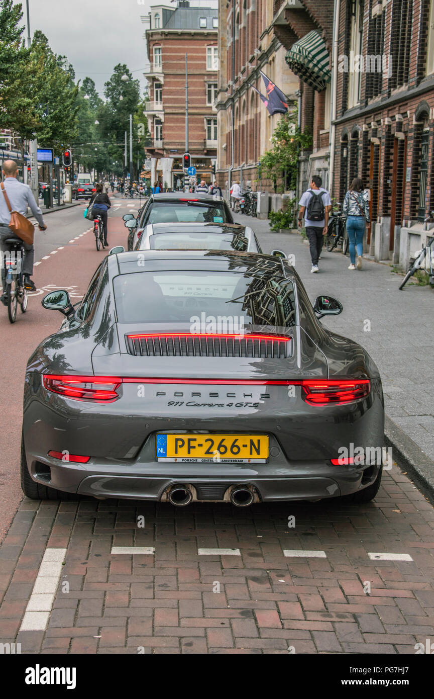 Porsche 911 Carrera 4 GTS en Amsterdam Holanda 2018 Fotografía de stock -  Alamy