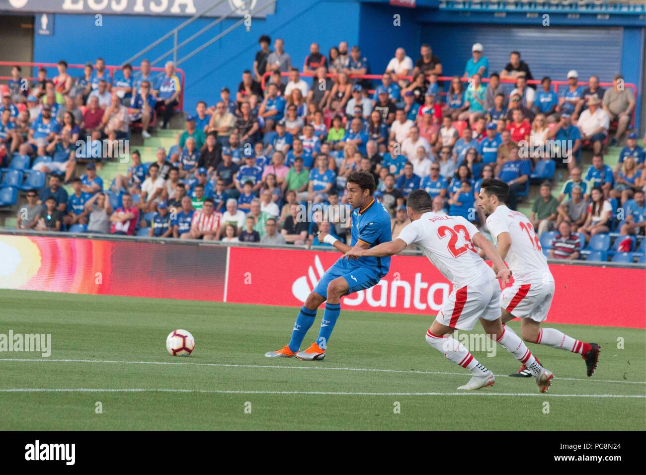 España - Agosto 24th: Getafe C.F. Mata (L) pasa el balón para el primer gol  y SD.