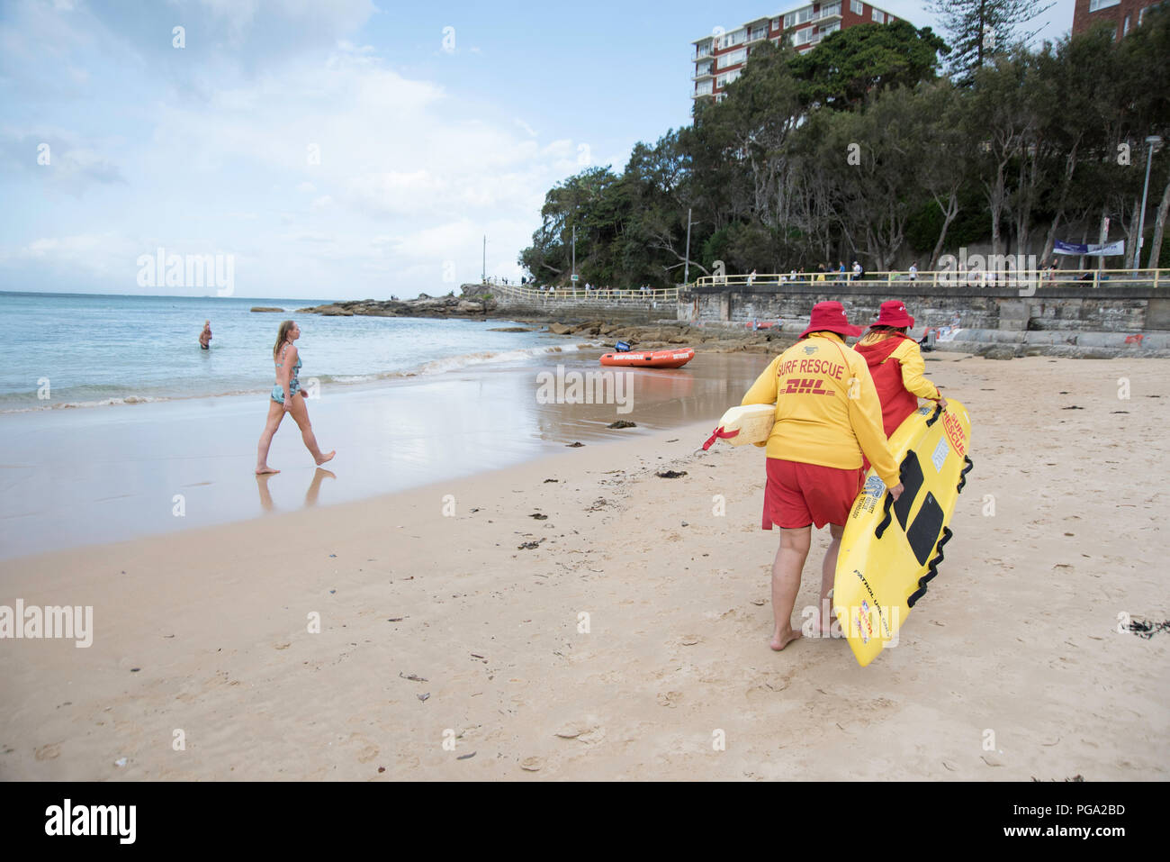 Vida femenina antiguos guardias en Manly Beach, New South Wales, Australia Foto de stock