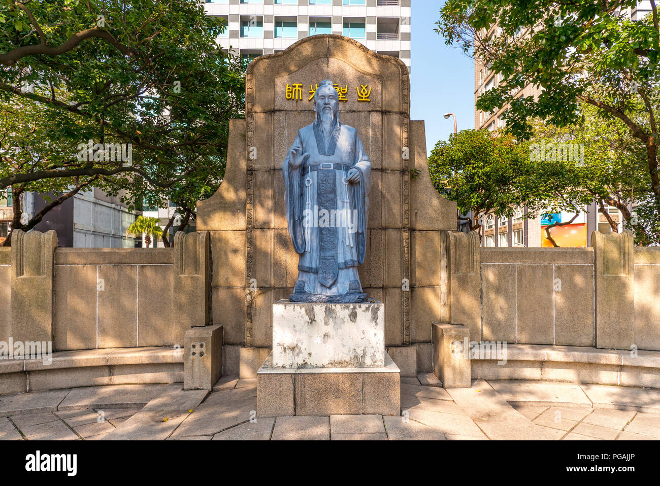 Estatua de Confucio en 228 Memorial Park, Taipei Foto de stock