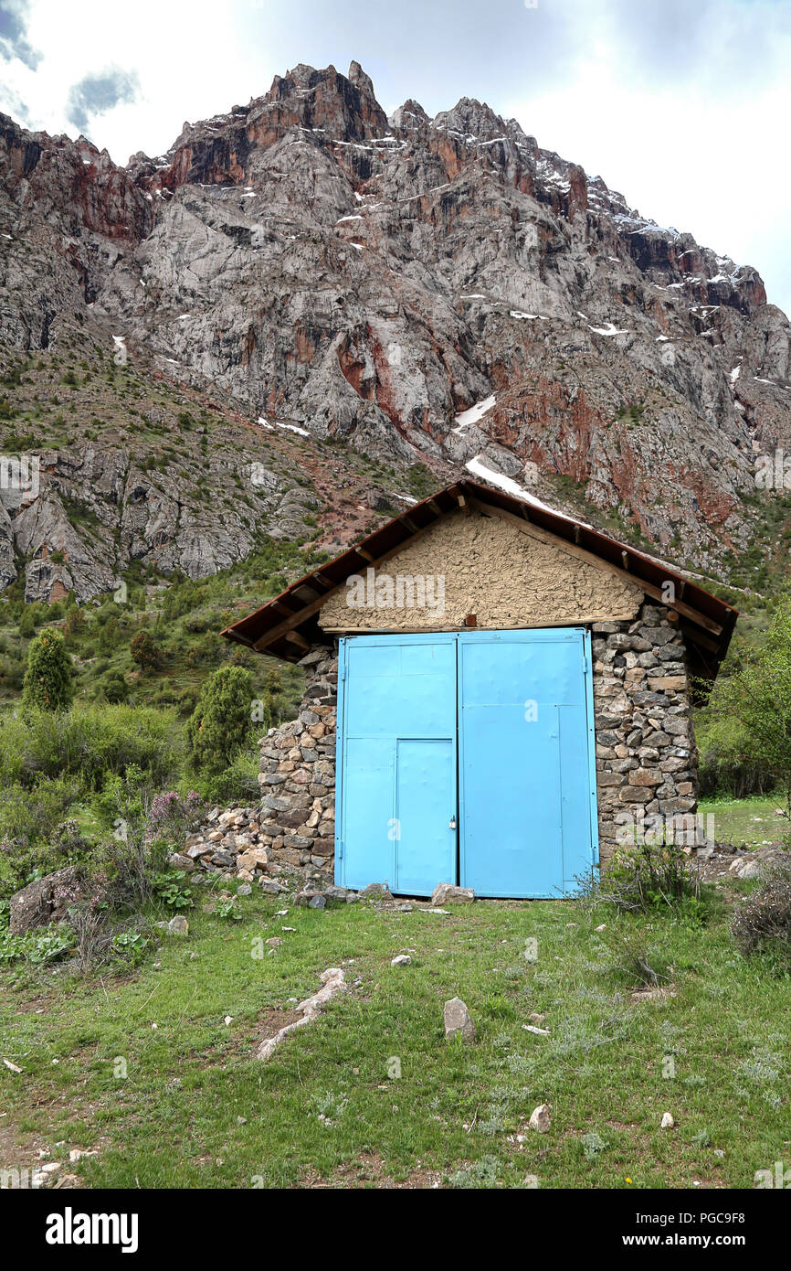 Choza en Saritag, Tayikistán Foto de stock