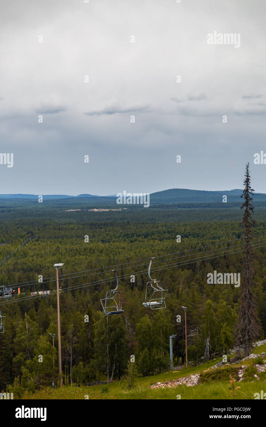 Región de Luosto Finlandia, vacío remontes en un día de verano Foto de stock