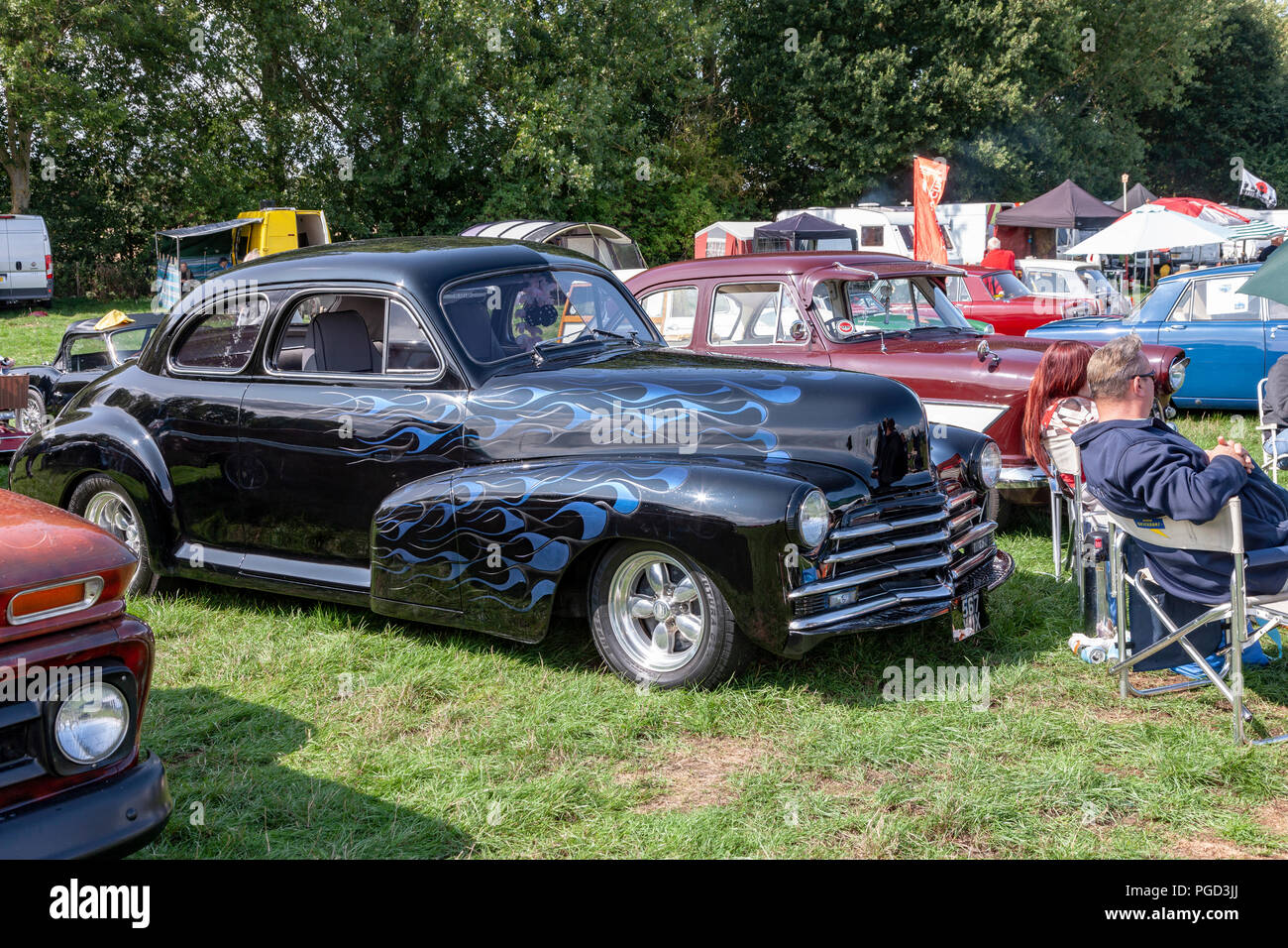 Earls Barton, Northamptonshire. Reino Unido 25 de agosto de 2018. Transporte Earls Barton Show en el Bank Holiday Weekend Agosto con muchos antiguos e interesantes vehículos en exposición, pie caída fue lento hoy a causa de las fuertes lluvias, aunque la mayor parte del día era luminoso y soleado. Crédito: Keith J Smith./Alamy Live News Foto de stock