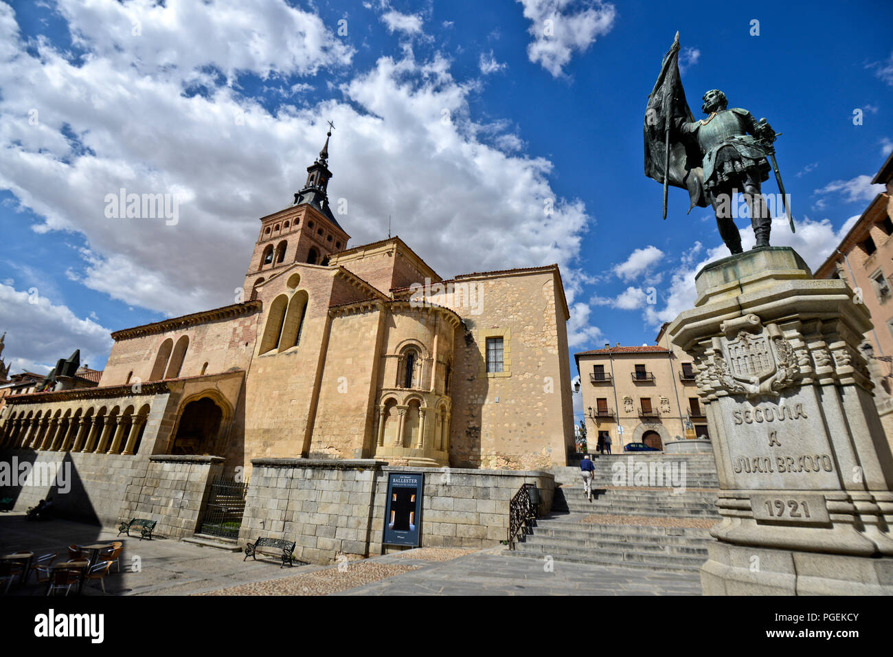 La plaza de Medina del Campo - Monumento a Juan Bravo, Segovia, España  Fotografía de stock - Alamy