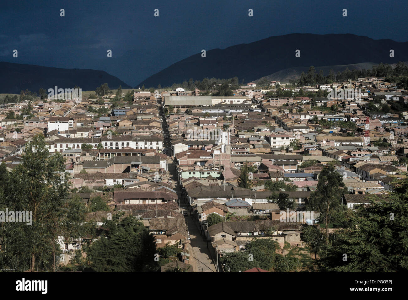 Un alto ángulo de vista de Cajamarca, Perú Foto de stock