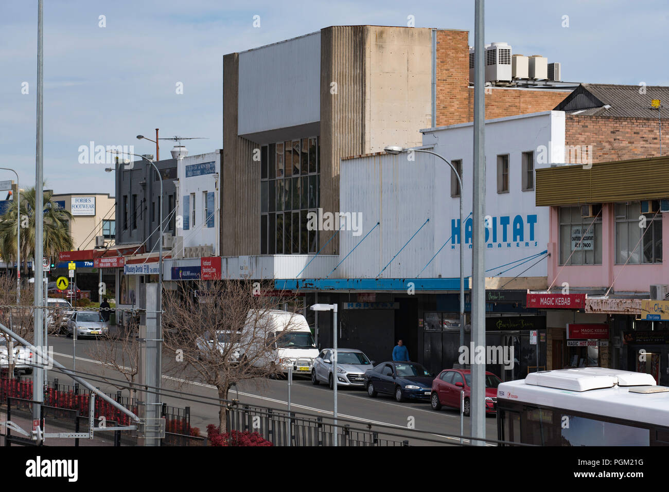Julio 2018, Station Street, Hornsby, New South Wales Australia visto desde la Estación de Tren es parte del antiguo oeste de Hornsby recinto comercial Foto de stock