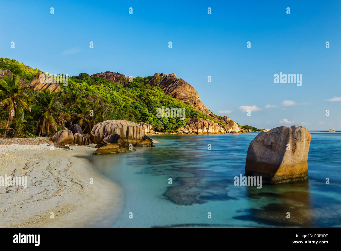 Anse Source d'Argent es una de las playas de ensueño de las Seychelles con aguas de color turquesa y su inconfundible rocas. Foto de stock