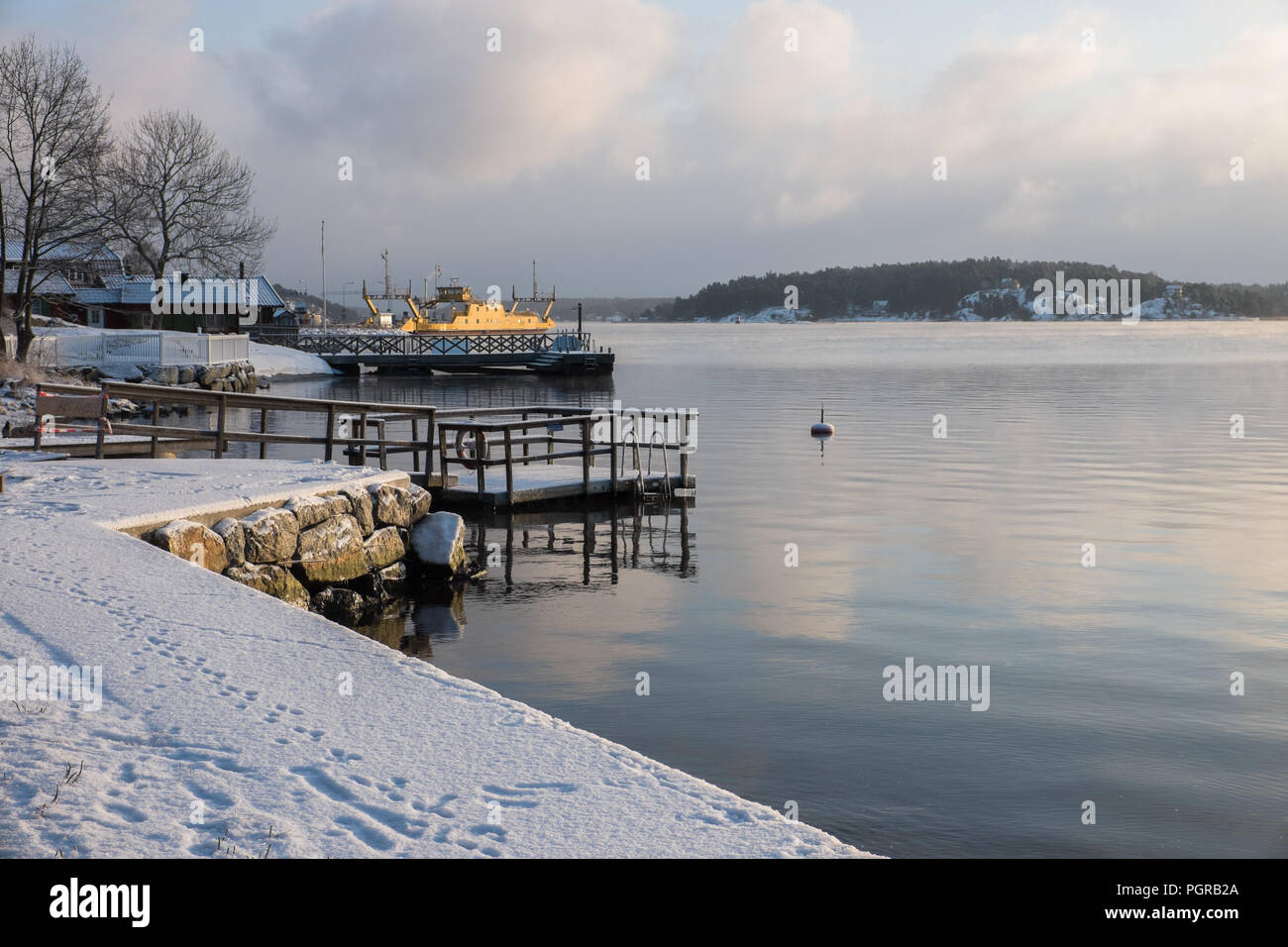 Paisaje skerry Suecia durante el invierno Foto de stock