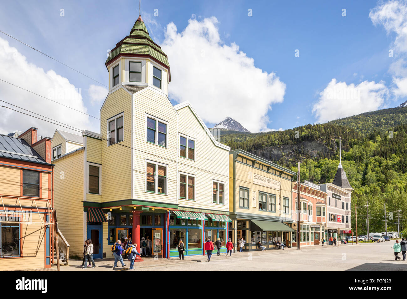 Tiendas en la calle principal de Skagway, Alaska, EE.UU. Foto de stock