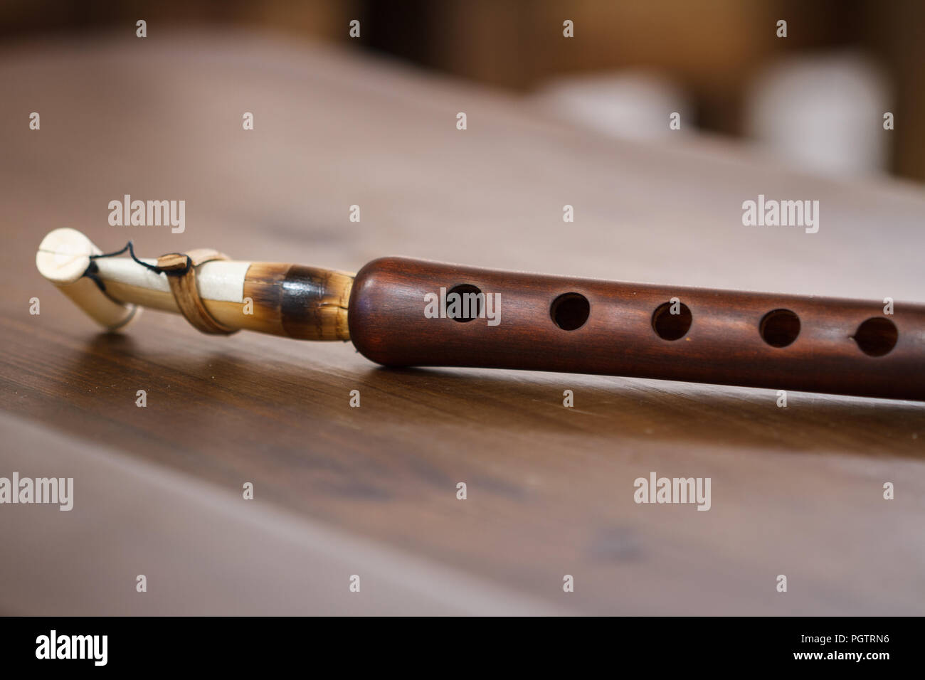 Primer plano de la flauta Armenia Duduk / instrumento Fotografía de stock -  Alamy